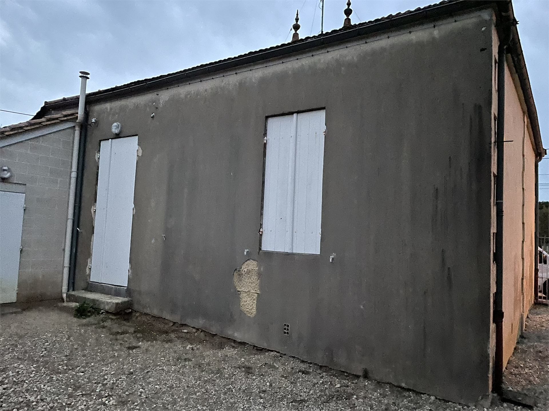 Façade du bâtiment communal avant restauration, Saint-Pierre-de-Bat